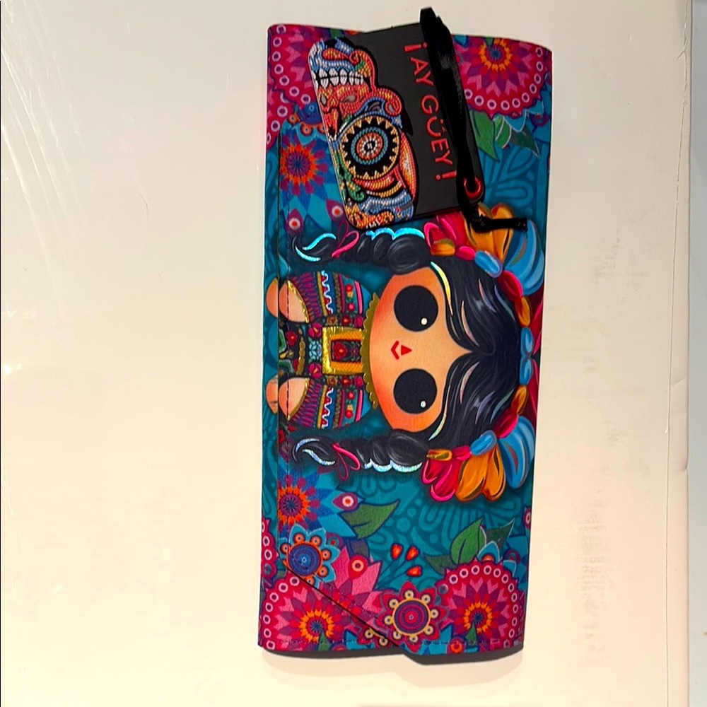 Ay Guey colorful brand new wallet! Holds bills, credit cards and coins.